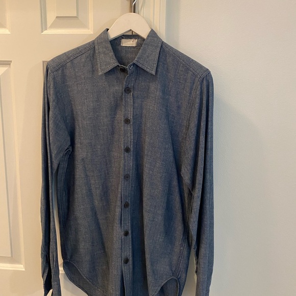 Button down - Picture 2 of 3